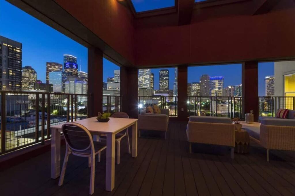 Luxury Apartment With King Bed And Pool And Free Parking 4 休斯敦 外观 照片